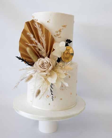 Cake Decorating With Dried Flowers, Beautiful Birthday Cake, 50 Anniversary, Boho Cake, Pretty Wedding Cakes, Elegant Birthday Cakes, Communion Cakes, Beautiful Birthday Cakes, Boho Bridal Shower