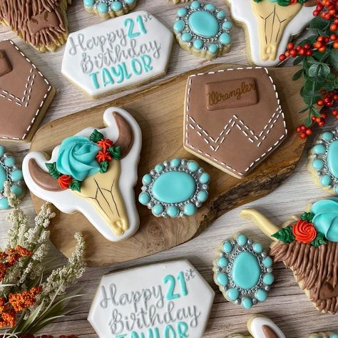 Cactus Cookies Decorated, Western Sugar Cookies, Cactus Cookies, Wedding Finger Foods, Happy Birthday Cookie, Country Birthday, Sugar Cookie Designs, Cowgirl Birthday, Happy 21st Birthday