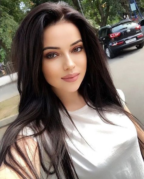 HOOD RATZ... - Wow Gallery Brunette Models, Business Hairstyles, Long Black Hair, Brunette Girl, Hair Color Trends, Long Black, Beauty Face, Beautiful Eyes, Brunei