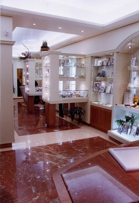 Beautiful red marble in floor of an Italian jewellery showroom in Ispica in Sicily. Italian Flooring Design, Red Marble Floor, Granite Flooring Design, Red Floor Tiles, Washroom Design Ideas, Marble Tiles Living Room, Interior Designer Studio, Finale Ligure, Marble Flooring Design