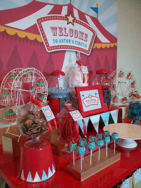 Circus Party Ideas, Carnival Themed Birthday Party, Circus Themed Birthday Party, Carnival Baby Showers, Circus Vintage, Vintage Circus Party, Carnival Birthday Party Theme, Circus Carnival Party, Circus Theme Party