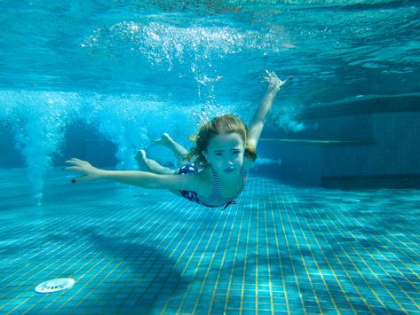 Swimming Underwater Reference Swimming Reference, Underwater Drawing, Underwater Model, Swimming Photography, Swimming Photos, Gesture Drawing Poses, Swimming Underwater, Reference Pose, Underwater Painting