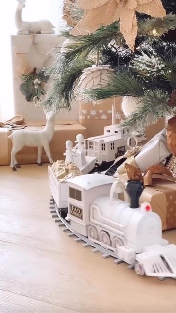 Xmas Train Ideas, Diy Christmas Train Decoration, Christmas Train Decor Ideas, Train Christmas Decorations, Christmas Train Decorations, Train Under Christmas Tree, Fao Schwarz Christmas, Christmas Tree Train, Christmas Train Set