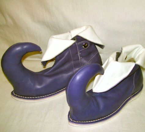 Epic jester shoes from spearshoes.net Blue Jester Aesthetic, Aesthetic Jester Outfit, Cute Jester Shoes, Jester Shoes, Jester Boots, Jester Aesthetic, Medieval Jester Aesthetic, Medieval Court Jester, Mike The Knight