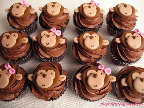 Tuesday Toppers: Monkey cupcakes by jewelsb78(thefrostedcakencookie), via Flickr Cupcakes Bonitos, Monkey Cupcakes, Cupcakes Design, Dessert Original, Monkey Cake, Cupcakes Decorados, Animal Cupcakes, Cupcake Designs, Cute Cupcakes