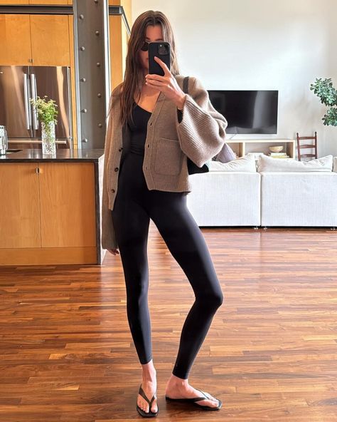 Anna Porte (@anna.porte) • Instagram photos and videos Athleisure Aesthetic, Lounge Outfits, Pilates Clothes, Everyday Fits, Brown Knit Sweater, 2024 Outfits, Virtual Wardrobe, Spring Fashion Casual, Fall 24