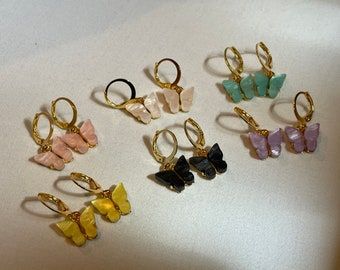 Small Jewelry business in baton rouge, LA. Diy Wire Jewelry Rings, Butterfly Dangle Earrings, Wire Jewelry Rings, Pearl Butterfly, Butterfly Earrings Gold, Granny Square Bag, Drop Earrings Gold, Classy Jewelry, Gold Butterfly