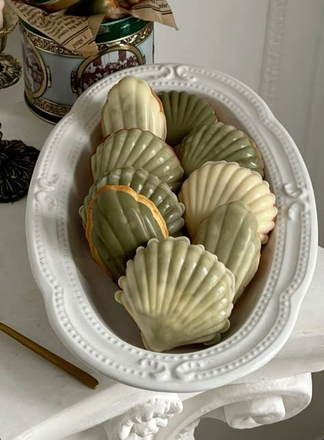 Pretty Meals Aesthetic, Seashell Dinner Party, Fancy Foods Aesthetic, Mermaid Breakfast, Mermaid Desserts, Dinner Party Meals, Best Christmas Destinations, Fairytale Food, Aesthetic Dessert