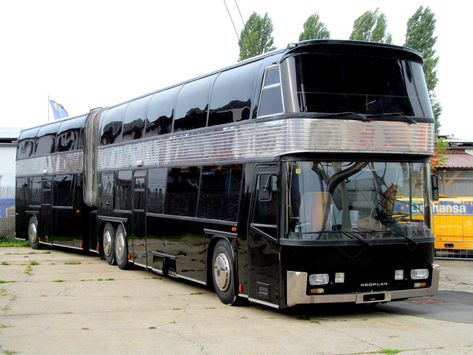 https://flic.kr/p/dgDvtz | Kelly Family Tourbus Neoplan Jumbo Cruiser Luxury Campers, Motorhome Conversions, Rv Motorhomes, Rv Bus, Luxury Motorhomes, Greyhound Bus, Luxury Van, Retirement Travel, Woody Wagon