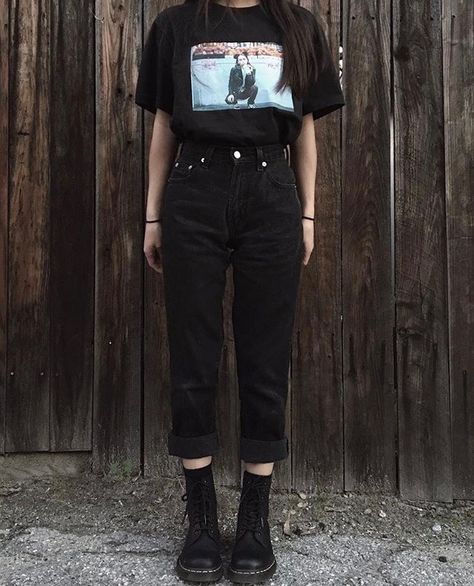 Grunge Looks, Soft Grunge Outfits, Street Style Grunge, Hipster Outfits, Grunge Look, Trendy Street Style, Metal Girl, Outfit Trends, Fashion Group