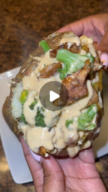 Loaded Baked Potato Ideas, Chicken Broccoli Potatoes, Loaded Chicken, Broccoli And Potatoes, Broccoli Bake, Loaded Baked Potato, Chicken And Broccoli, Loaded Potato, Loaded Baked Potatoes