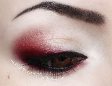 Red White And Black Makeup Looks, Red And Black Grunge Makeup, Red Black White Makeup, Red Hooded Eye Makeup, Red Black And White Makeup, Cute Dark Makeup Looks, Gothic Red Makeup, Black Red Eye Makeup, Simple Red And Black Makeup