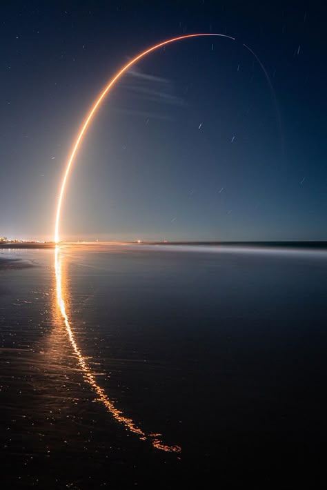 Long Exposure Photograph I Captured Of Yesterday’s Spacex Launch And Its Reflection Along The Shoreline Of The Atlantic Ocean Spacex Rocket, Spacex Launch, One Word Art, Rocket Launch, Wallpaper Animes, Long Exposure, Photography Techniques, Space Exploration, Night Photography