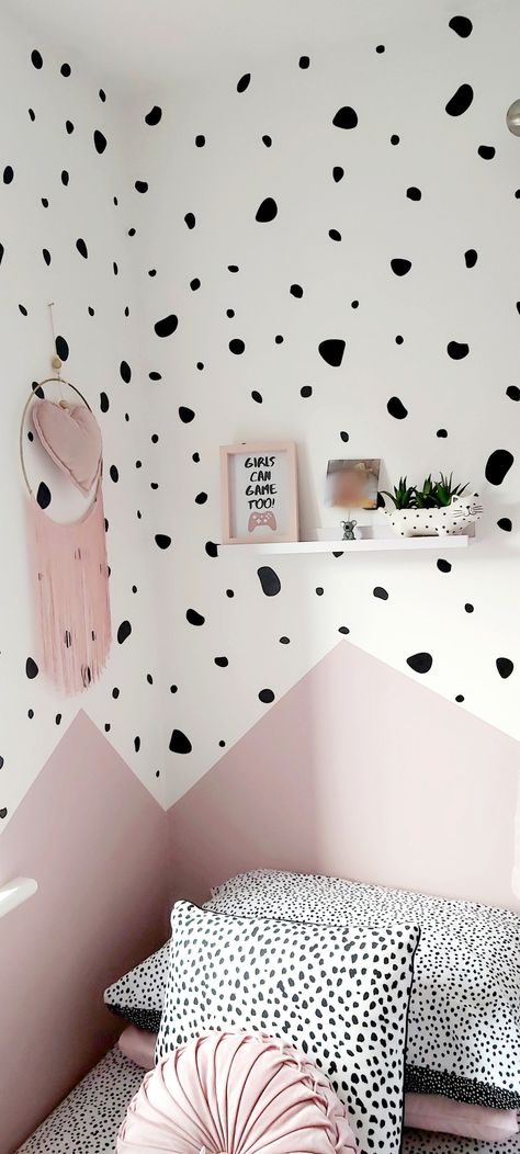 Dalmation Wallpaper Bedroom Kids, Pink Dalmation Bedroom, Dalmatian Wallpaper Bedroom, Dalmation Print Bedroom, Dalmatian Nursery Ideas, Girls Dalmation Bedroom, Dalmation Wallpaper Bedroom, Dalmation Bedroom, Dalmatian Bedroom