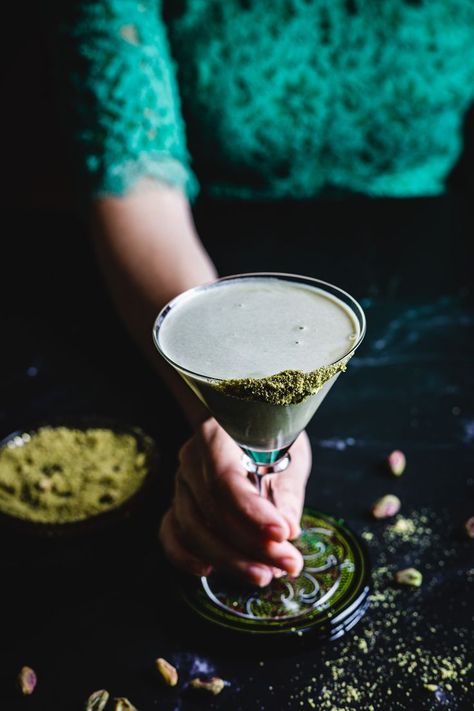 Pistachio Martini Recipe, Pistachio Martini, Pistachio Drink, Classic Martini, Pistachio Cream, Pistachio Pudding, Feta Dip, Martini Recipe, Martini Recipes