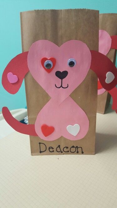 Valentine Gift Bag Ideas For Kids, Valentines Paper Bags For Kids, Valentine Brown Bag Ideas, Valentine Bags For Kindergarten, Valentines Day Bags For Kids To Make, Kids Valentines Bags For School, Valentine Lunch Bag Craft, Diy Valentines Bags For Kids, Decorating Paper Bags For Valentines