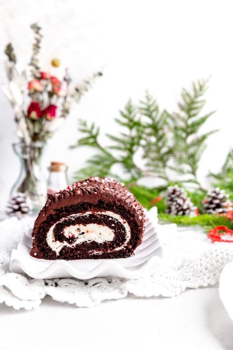 Vegan Cake Recipes, Yule Log, Cake Roll, Chocolate Peppermint, Vegan Cake, Vegan Butter, Vegan Condiments, Cake Toppings, Vegan Chocolate