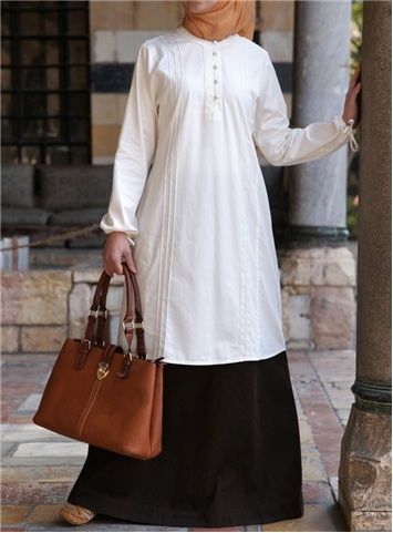 Pima Cotton Pintucked Tunic Whipped Cream color This sweet tunic has a traditional cut and subtle ethnic overtones. Featuring understated pintucking details on the front and back, it’s a great wardrobe basic. Long Shirt Outfits, Muslim Women Clothing, Muslim Women Fashion, Trendy Fashion Tops, Easy Trendy Outfits, Causual Outfits, Fashion Inspiration Design, Kurta Designs, Muslim Women