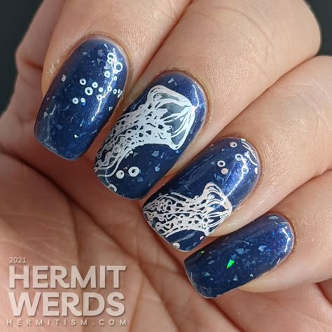 Sea of Jellyfish - Blue Ocean Nail Art - Hermit Werds Oceancore Nails, Ocean Themed Nail Art, Under Water Nails, Ocean Acrylic Nails, Sea Life Nails, Ocean Theme Nail Designs, Sea Theme Nails, Ocean Nails Designs, Ocean Inspired Nail Art