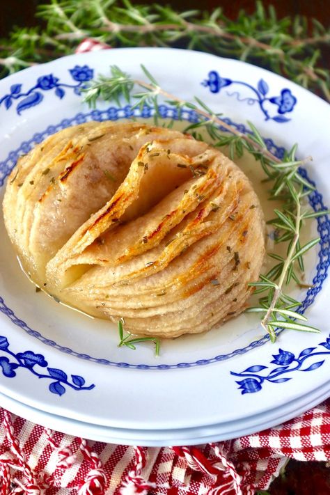 Rosemary Roasted Hasselback Korean Pears is a jaw-dropping, over-the-top delicious dessert. It's brilliant for the holidays or any dinner party. Asian pear recipes are a beautiful treat during the fall and winter months. Asian Pear Recipes, Pear Recipe, Pear Dessert Recipes, Asian Pears, Fresh Fruit Desserts, Rosemary Syrup, Fancy Desserts Recipes, Pear Dessert, Nourishing Food