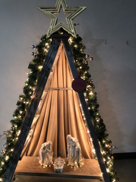 Nativity Theme Christmas Tree, Ladder Nativity Scene, Nativity Scene Float Ideas, Crib Making For Christmas, Ladder Christmas Tree With Nativity, Manger Scenes Nativity Diy, Belen Christmas Decor Diy, Christian Christmas Decorations, Bad Gifts