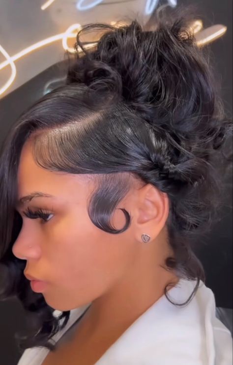 Wand Curl Updo Hairstyles, High Curly Bun Black Women, Pin Up Quickweave, Up Do’s, Bun Black Women Hairstyles, Mid Length Curly Hairstyles Updo, Updue Hairstyles, Updos For Medium Length Hair Black Women, Messy Updo Black Women