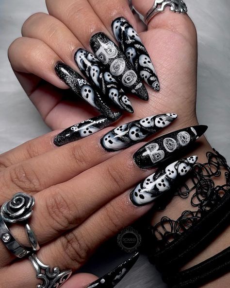 👻 Book your spooky Halloween sets with @roxans_makeovers 🖤✨ - - - #roxansmakeovers #nailinspo #explorepage #halloweennails Skeleton Nails Designs, Skeleton Nails, Nails Designs, Spooky Halloween, Halloween Nails, Pretty Nails, Nail Inspo, Skeleton, Nail Designs