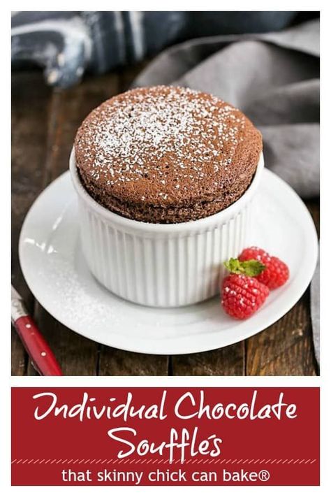 Individual Individual Chocolate Soufflés - an elegant dessert that's perfect for special occasions! #dessert #chocolate #souffle #eggwhites #frenchdessert #elegant #thatskinnychickcanbake Recipe Cheesecake, Souffle Recipes, Homemade Snickers, Cheesecake Dessert, Impressive Desserts, Cookies Bars, Chocolate Souffle, Recipes Yummy, French Dessert