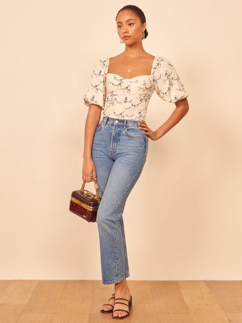 Sweetheart Shirt Outfit, Sweetheart Top Outfit, Puff Sleeve Sweetheart Neckline Blouse, Chic Cotton Top With Sweetheart Neckline, Spring Crop Top With Sweetheart Neckline, Spring Bra-friendly Tops With Sweetheart Neckline, Chic Button-up Puff Sleeve Top, Genz Fashion, Sweetheart Shirt