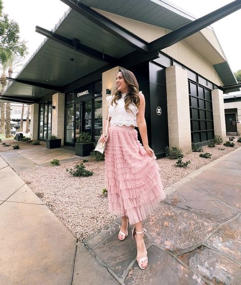 How to Wear a Tulle Skirt How To Style A Tulle Skirt, Long Tulle Skirt Outfit, Long Tulle Skirts, Cute Leather Jackets, Tulle Skirts Outfit, Pink Tutu Skirt, White Tulle Skirt, Pink Tulle Skirt, Tulle Long Skirt