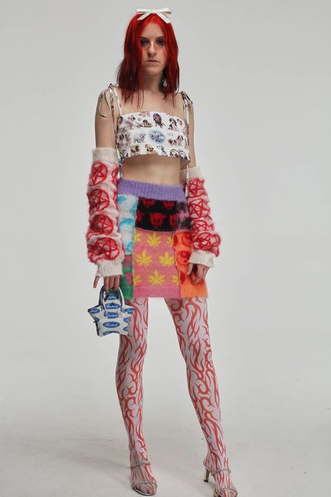 LOOKBOOK: ASHLEY WILLIAMS Spring Summer 2021 Collection Middle Ages Fashion, Ashley Williams, Pixel Crochet, Middle Age Fashion, Inspo Looks, Maisie Williams, Vogue Paris, Runway Looks, Fashion Editorial