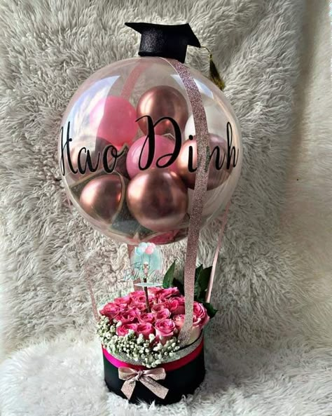 Bobo Balloon Ideas Graduation, Flowers And Balloons, Balloon Bouquet Diy, Graduation Bouquet, Candy Bouquet Diy, Graduation Flowers, Graduation Party Planning, Balloon Crafts, Graduation Balloons