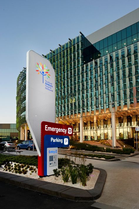 Wayfinding Solution for the Royal Children's Hospital Melbourne by Buro North Children Hospital Design, Hospital Signage, Hospital Design Architecture, Pylon Signage, Hospital Plans, Health Care Hospital, Han Seojun, Hospital Signs, Hospital Architecture