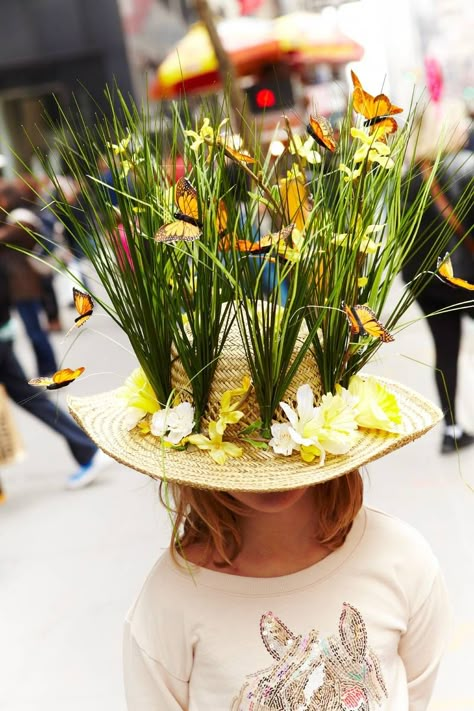 Festive, Crazy Hats at New York’s Easter Parade - The Cut Wacky Hat, Weird Hats, Easter Hat Parade, Easter Bonnets, Crazy Hat, Mad Tea Parties, Spring Hat, Easter Hat, Mad Hat