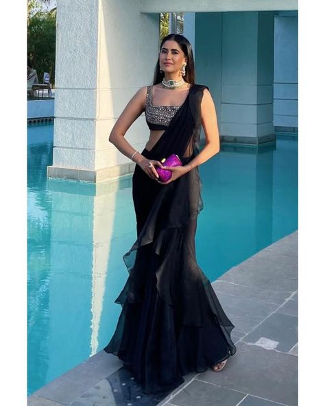 Riddhi Mehra Ruffle Saree, Ridhi Mehra Saree, Blouse For Black Saree, Black Cocktail Saree, Lehanga Idea, Black Drape Saree, Black Ruffle Saree, Graduation Saree, Drape Sari