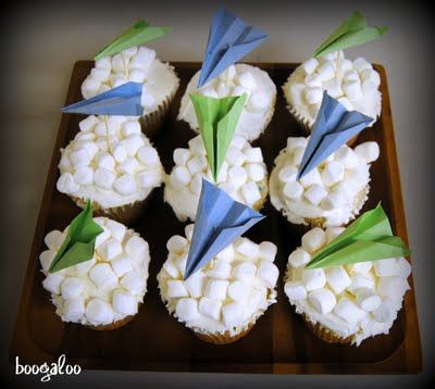 Paper Airplane Party, Aeroplane Party, Airplane Cupcakes, Airplane Birthday Party Decorations, Baby Shower Themes For Boys, Pilot Party, Aviation Party, Plane Party, Airplane Paper