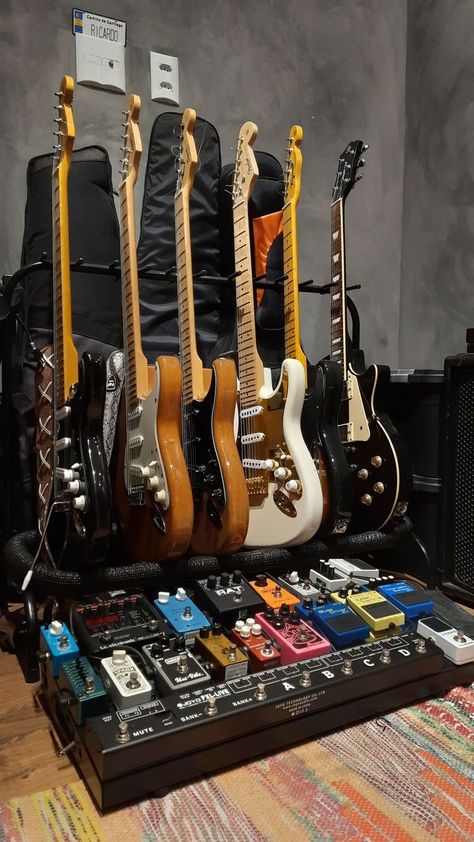 Stratocaster Aesthetic, Guitar Studio, Electric Guitar And Amp, Guitar Room, Rockstar Aesthetic, Stratocaster Guitar, Guitar Obsession, Cool Electric Guitars, Music Motivation