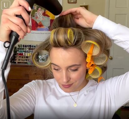 Velcro Curlers, Curlers Tutorial, Large Hair Rollers, Hair Rollers Tutorial, Velcro Hair Rollers, Big Hair Rollers, Curlers For Long Hair, Easy Curly Hair, Big Bouncy Curls