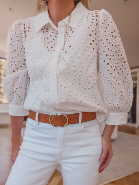 Eyelet Top Outfit, Travel Outfit Ideas, White Eyelet Top, Busbee Style, Over 40 Outfits, Travel Capsule, Travel Capsule Wardrobe, 3 Shoes, Summer Fashion Beach