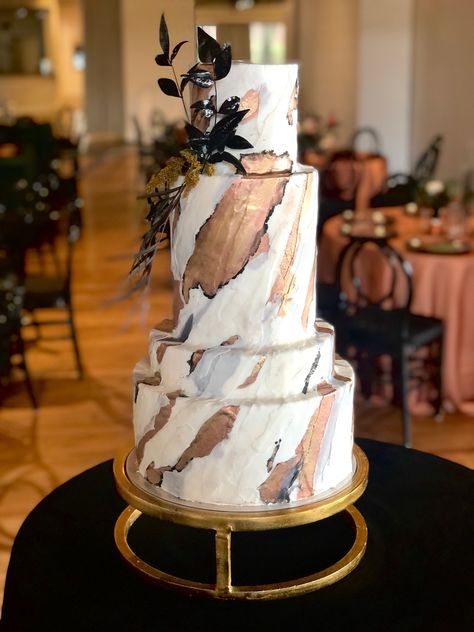 Rust Wedding Cake, Wedding Cake Marble, Cake Marble, Black Wedding Cake, Rust Wedding, Grooms Cakes, Black Wedding Cakes, Sculpted Cakes, Types Of Cakes