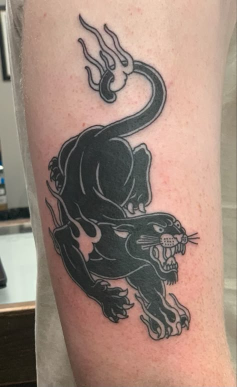 Traditional Tattoo Black And White, Traditional Panther Tattoo, Tricep Tattoos, Black Panther Tattoo, Tato Tradisional, Blade Tattoo, Shoulder Blade Tattoo, Panther Tattoo, Flame Tattoos