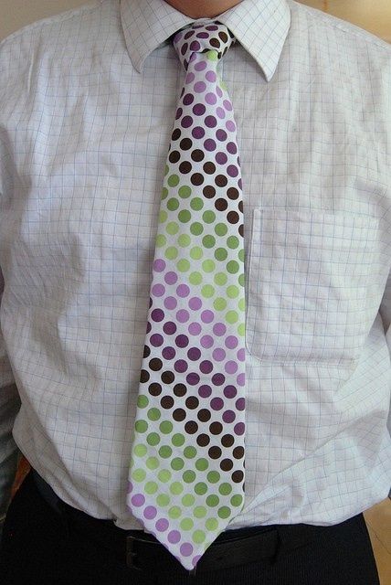 Free+Necktie+Sewing+Pattern Free Tie Pattern For Men, Men’s Tie Pattern, Tie Tutorial, Necktie Pattern, Fish Fabric, Sewing Men, Sew Mama Sew, Kindred Spirit, Diy Tie