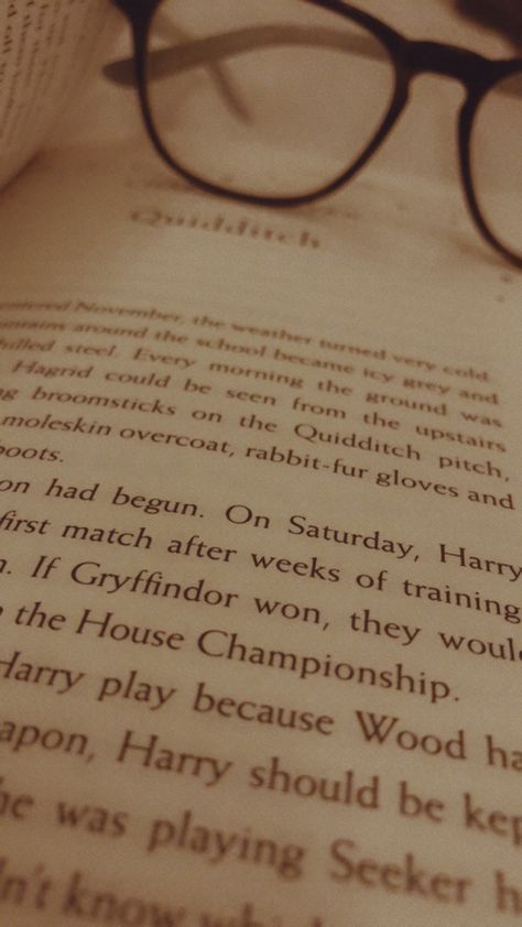 Quidittch Aesthetic, Hardy Potter Aesthetic, Harry Potter Book Wallpaper, Harry Potter Book Pages Aesthetic, Book Aesthetic Harry Potter, Harry Potter Book Photography, Harry Potter Aethstetic, Hp Books Aesthetic, Book Chapter Aesthetic