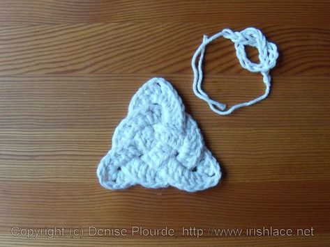 irishlace.net: Triquetra Knot Witchcraft Crafts, Celtic Crochet, Random Crochet, Characters Aesthetic, Knot Pattern, Crochet Geek, Crochet Triangle, Form Crochet, Crochet Inspo