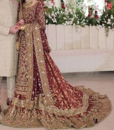 Pakistani Bridal Wear 2023, Farshi Lehnga Pakistani Bridal, Pakistani Barat Brides, Red Wedding Dress Pakistani, Rukhsati Dress, Baraat Dress Pakistani Bridal Wear, Reception Dress Bride Indian, Red Bridal Lehenga Pakistani, Red Pakistani Bridal Dress