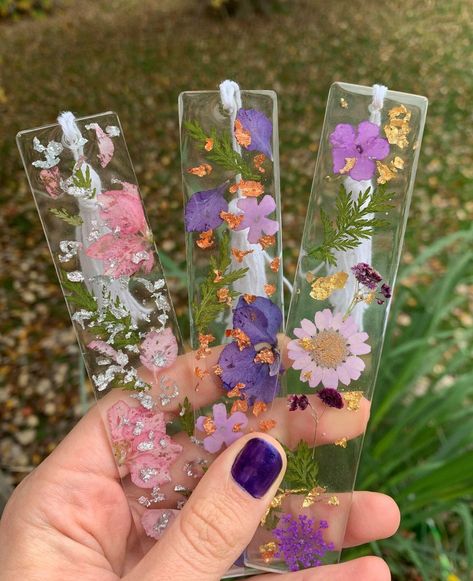 Flower Resin Bookmark, Floral Bookmarks, Bookmark With Tassel, Resin Decor, Custom Bookmarks, Books Shop, Flower Resin, Bookmark Gifts, How To Make Bookmarks