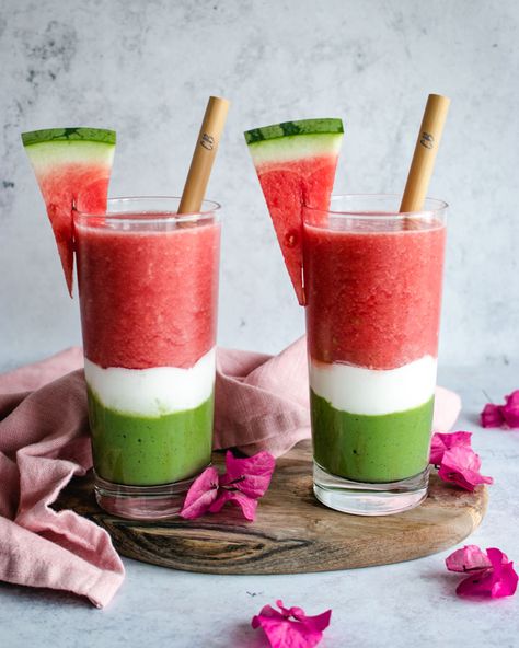 Basil Hummus, Layered Smoothie, Watermelon Smoothie Recipes, Watermelon Smoothie, Plats Healthy, Fruity Treats, Pictures Friends, Healthy Ingredients, Healthy Smoothie