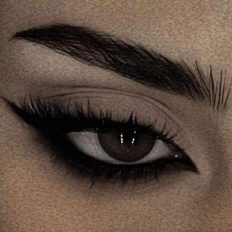 Make Your Eyes Look Bigger, Tory Vega, Goth Eye Makeup, Vampire Bride, Dark Eye Makeup, Vampire Makeup, Applying Eye Makeup, Curl Lashes, Halloween Makeup Inspiration