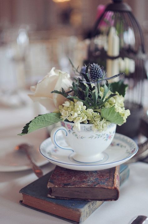 Wedding Centerpieces Flowers, Tea Cup Candles Diy, Tea Cup Centerpieces, Vintage Wedding Centerpieces, Book Centerpieces, Books Wedding, Flowers Tea, Teacup Candles, Practical Wedding