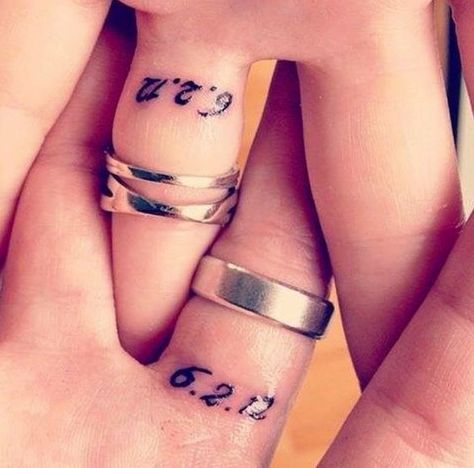 tattoo ideas Wedding Date Tattoos, Ring Tattoo Designs, Wedding Band Tattoo, Tattoo Band, Tiny Finger Tattoos, Tattoo Wedding Rings, Wedding Ring Tattoo, Finger Tattoo For Women, Date Tattoos